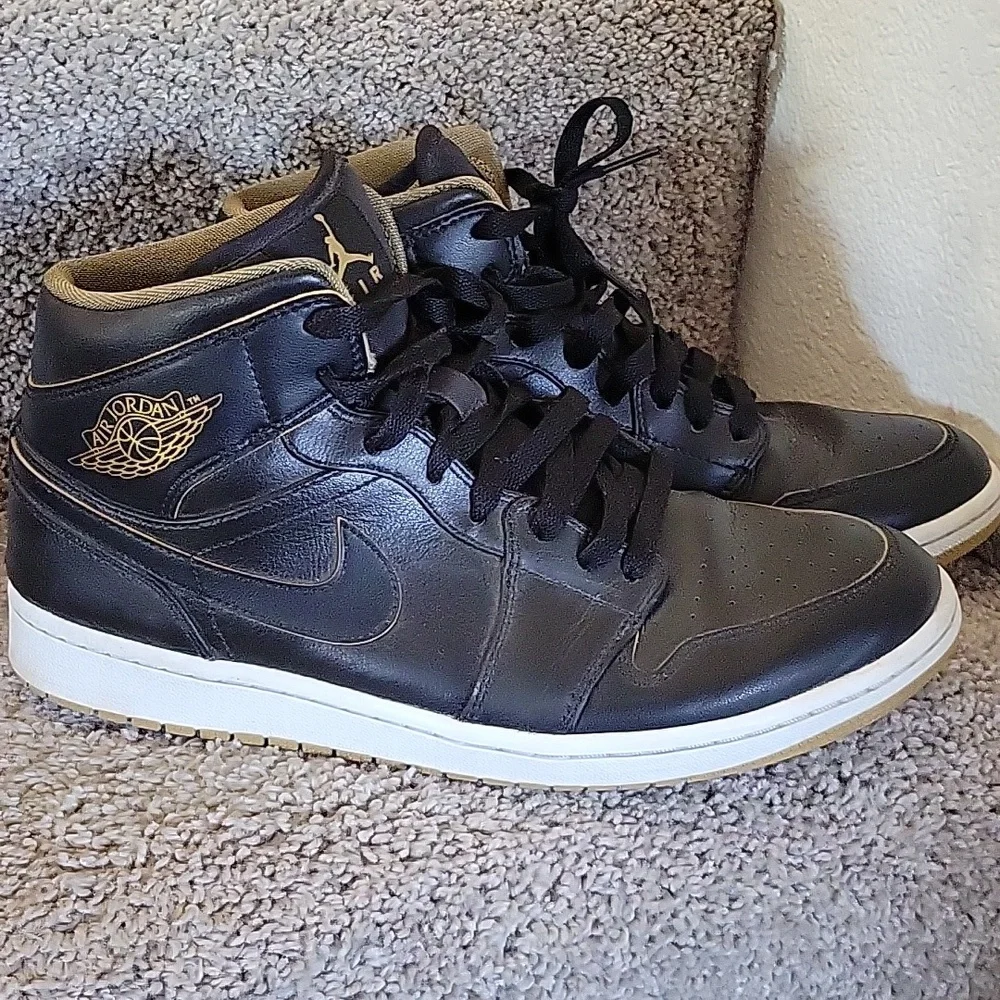 Nike Air Jordan 1 Mid Black Gold White Men Size 9.5